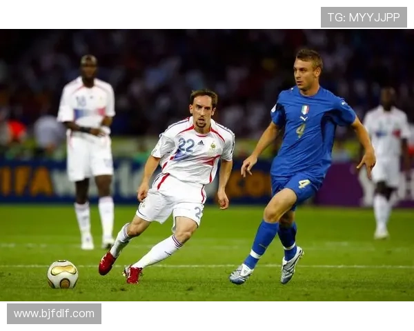 历届世界杯足球样式演变与文化象征背后的设计美学探秘 历届世界杯足球样式演变与文化象征背后的设计美学探秘