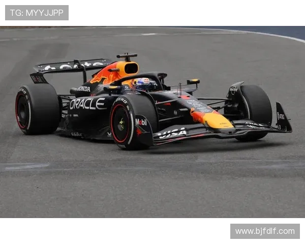 F1赛事最新动态：梅赛德斯车队在阿布扎比大奖赛中强势反弹 全面解析比赛关键点