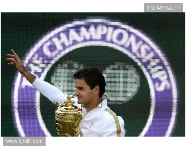 网球巨星费德勒再登榜首，蝉联世界第一宝座