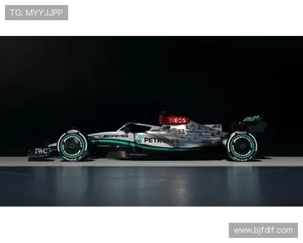F1赛季最新动态:车队阵容调整与技术革新引发赛道激烈竞争 F1赛季最新动态:车队阵容调整与技术革新引发赛道激烈竞争
