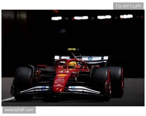 F1赛季最新动态:红牛车队领跑积分榜 汉密尔顿与维斯塔潘激烈角逐 F1赛季最新动态:红牛车队领跑积分榜 汉密尔顿与维斯塔潘激烈角逐