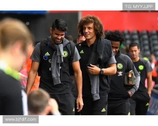 斯旺西俱乐部宣布新赛季阵容调整并签下多名新援以增强球队实力