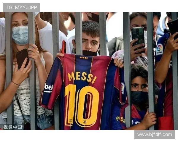 梅西重返巴萨引发球迷热议 足坛新篇章即将开启