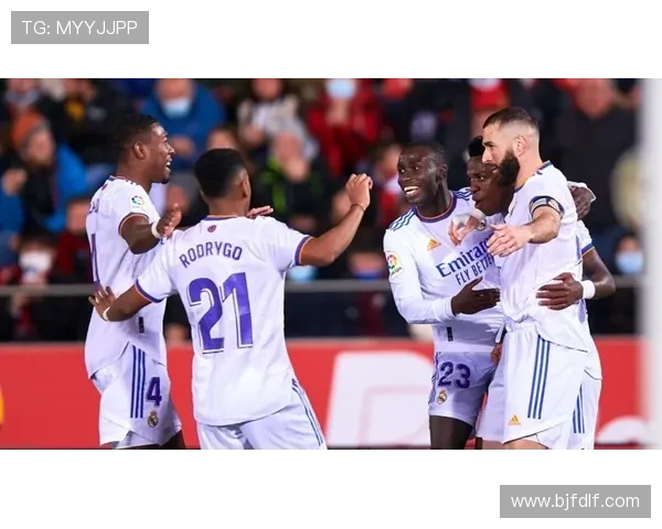 西甲积分榜最新动态：各队排名激烈竞争，冠军争夺战进入白热化阶段